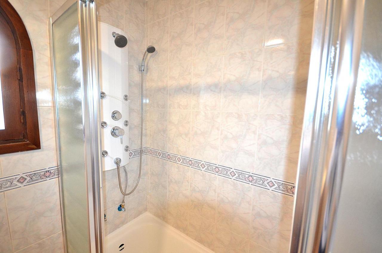 Agradable Adosado Con Piscina, Duchas Hidromasaje Βίλα Τορεβιέχα Εξωτερικό φωτογραφία