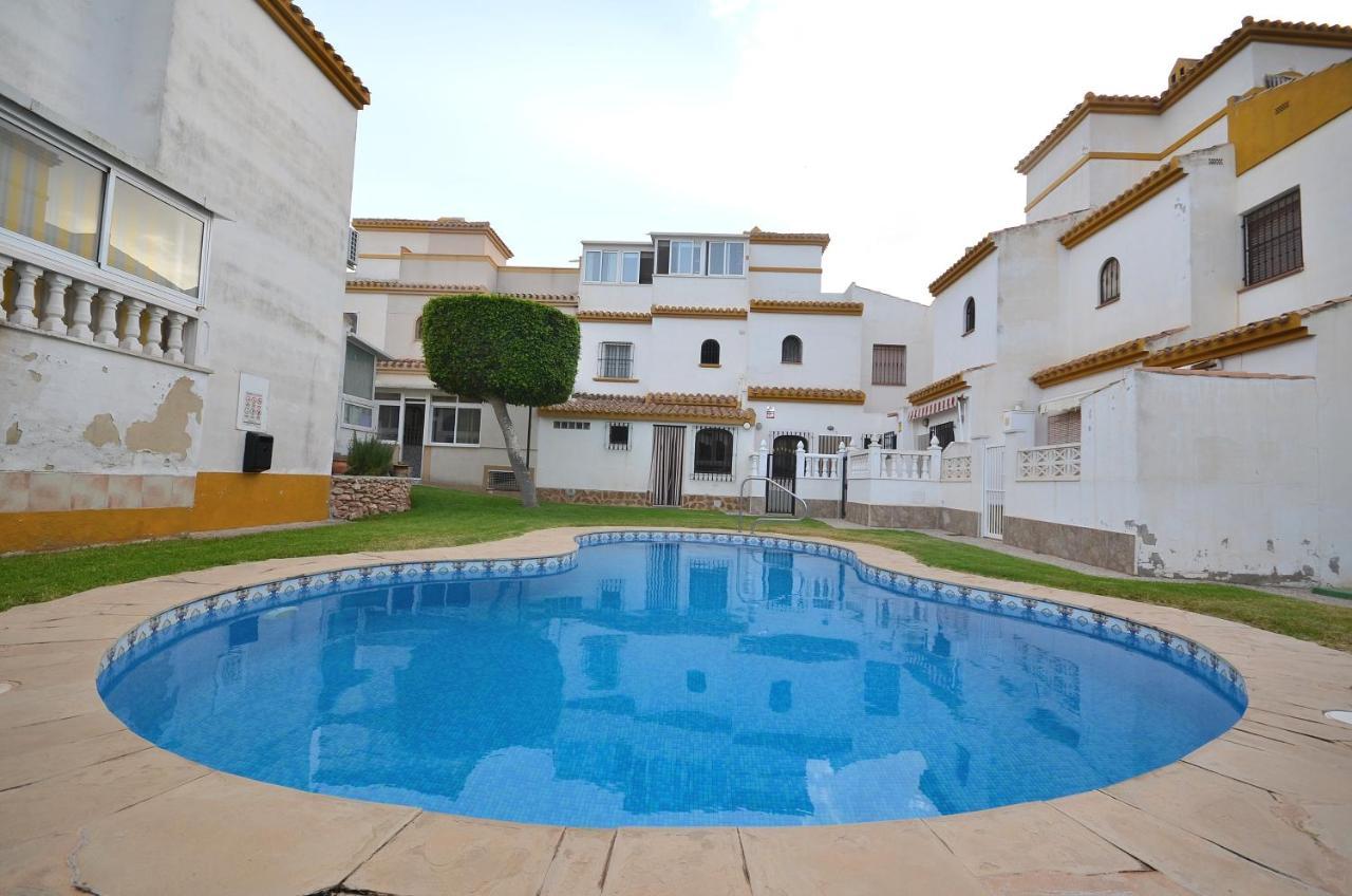 Agradable Adosado Con Piscina, Duchas Hidromasaje Βίλα Τορεβιέχα Εξωτερικό φωτογραφία