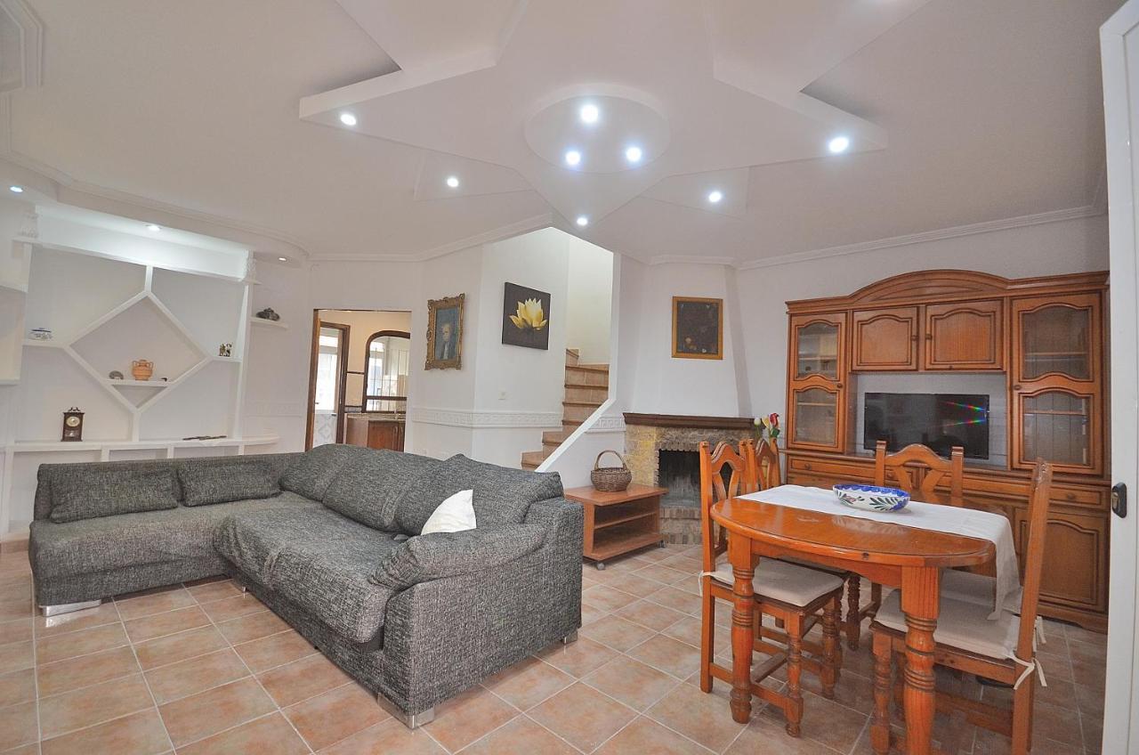 Agradable Adosado Con Piscina, Duchas Hidromasaje Βίλα Τορεβιέχα Εξωτερικό φωτογραφία