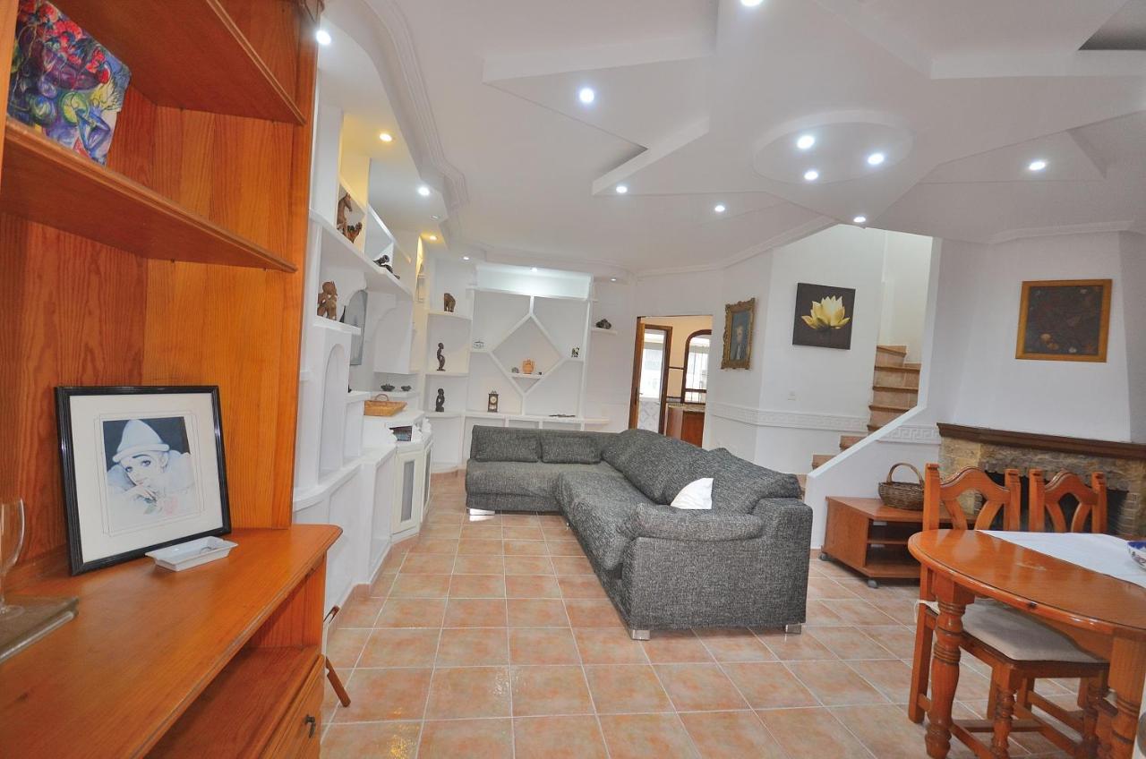 Agradable Adosado Con Piscina, Duchas Hidromasaje Βίλα Τορεβιέχα Εξωτερικό φωτογραφία